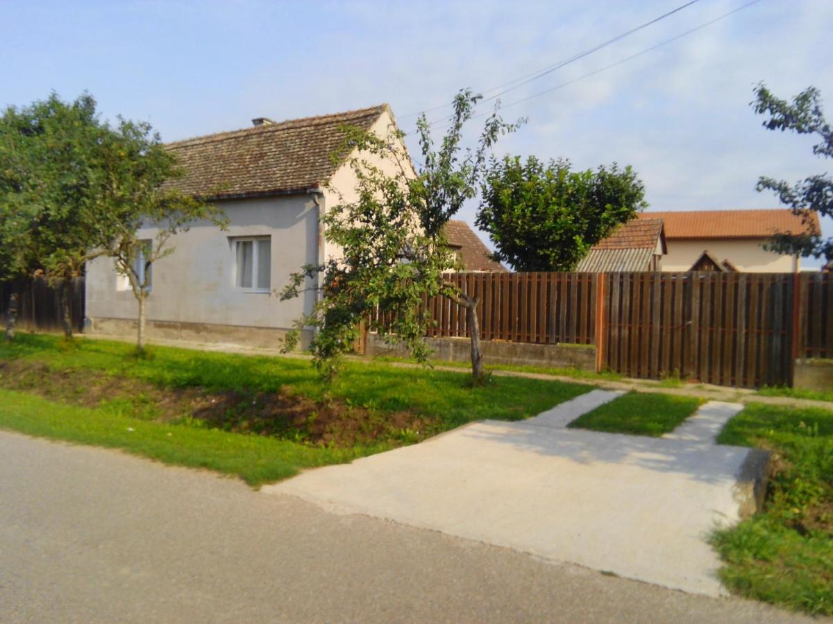 Hostal "Poetsko Cose" Nikole Tesle 86 Morović Exterior foto