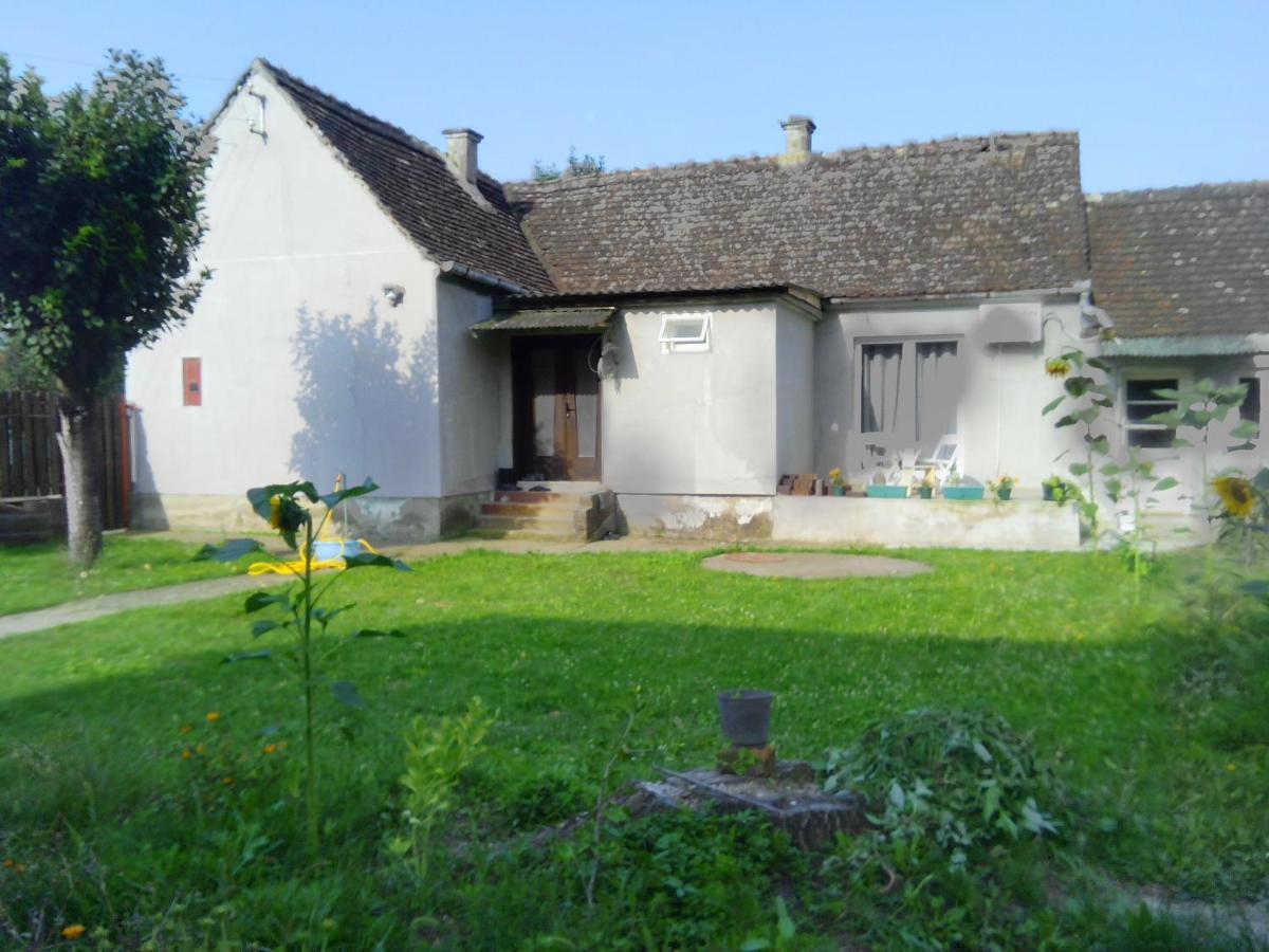 Hostal "Poetsko Cose" Nikole Tesle 86 Morović Exterior foto